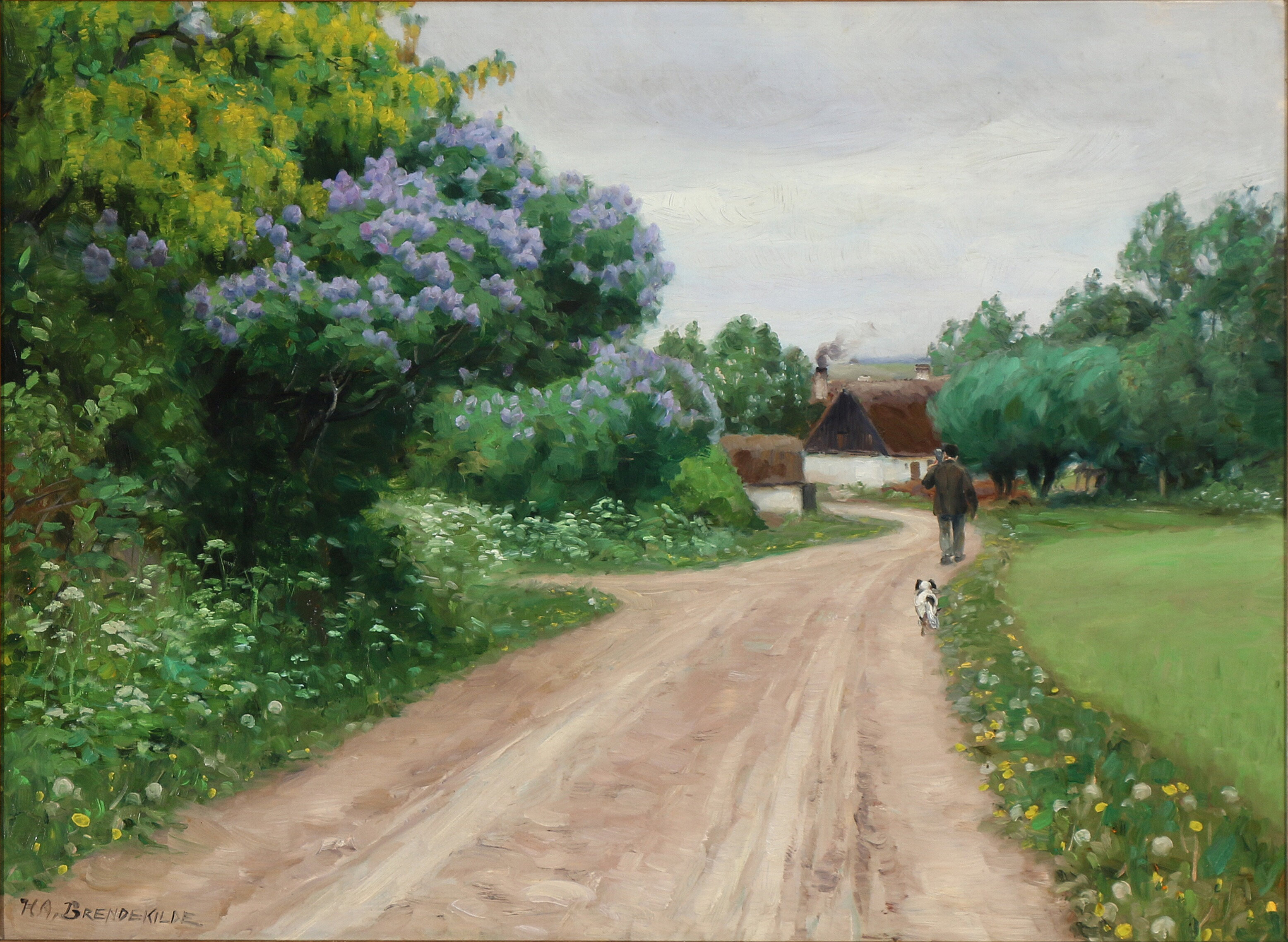 Route de campagne avec des lilas en fleurs et des pluies dorées - H. A. Brendekilde