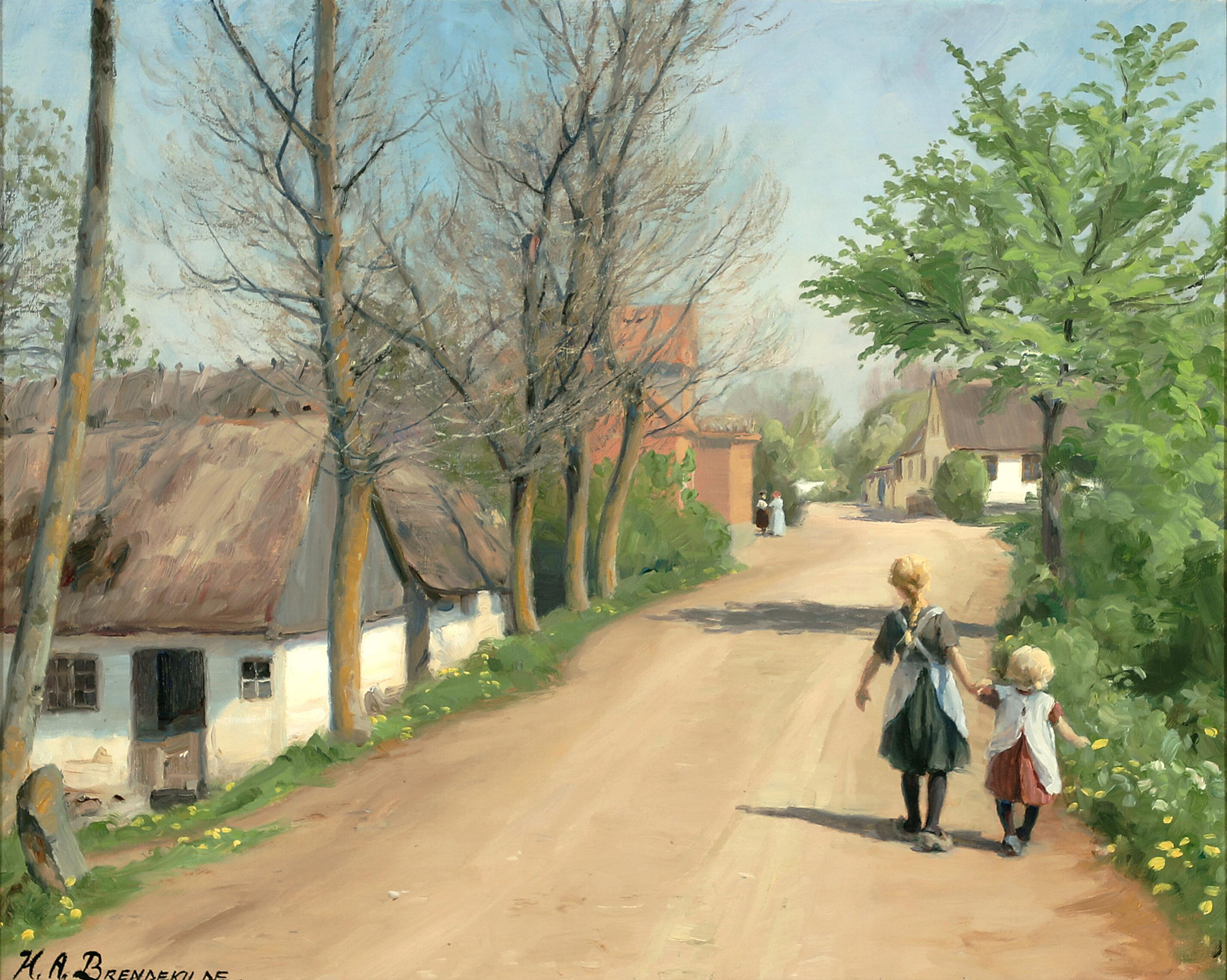 Deux enfants marchant main dans la main sur une route de village. - H. A. Brendekilde