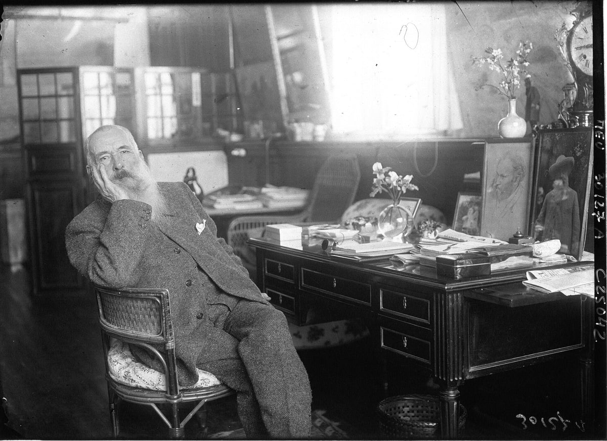 Claude Monet à son bureau pour un guide des meilleurs films et documentaires