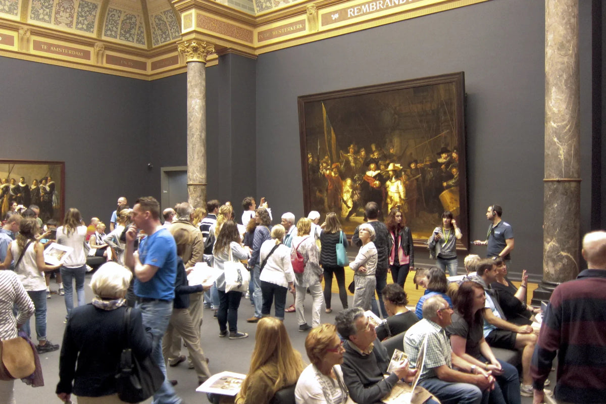 La Ronde de nuit dans sa salle au Rijksmuseum