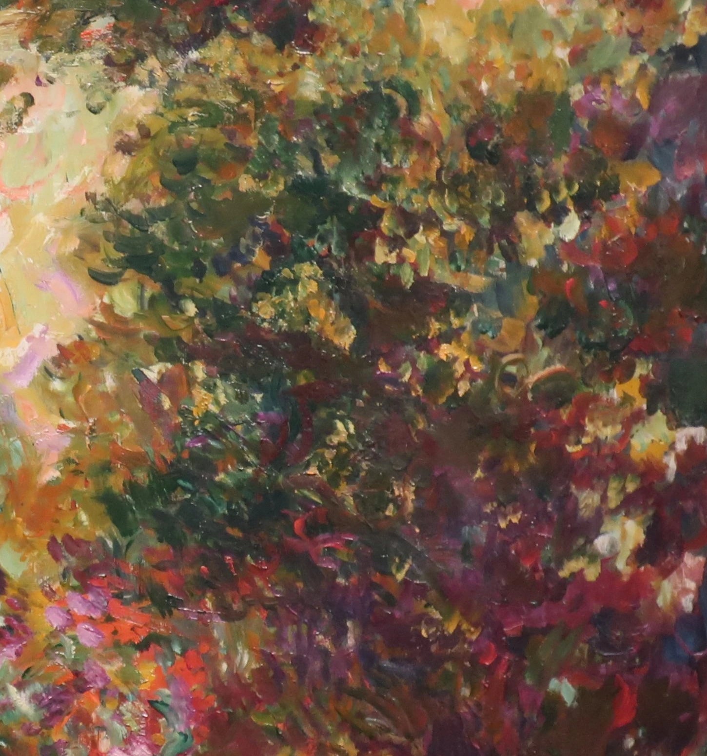 Détail de l’arche de rosiers et des rouges du jardin de Giverny