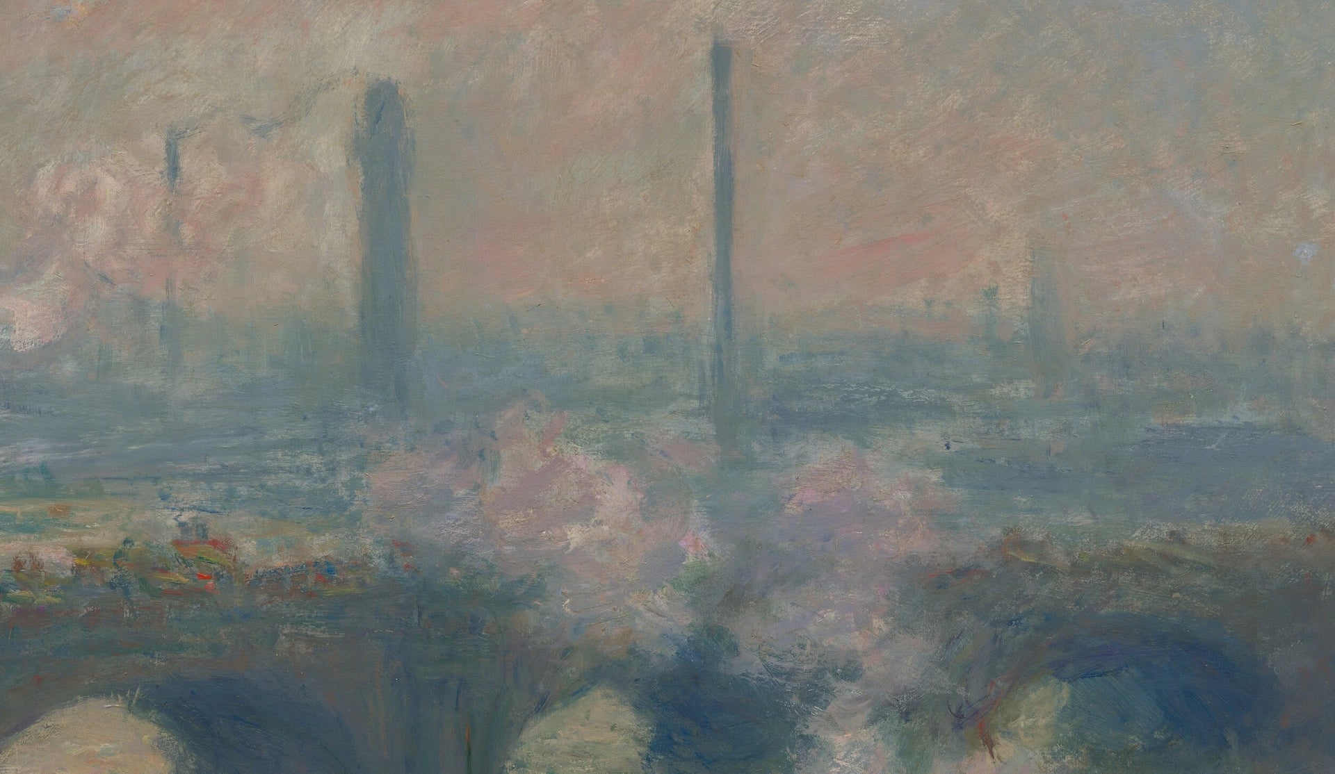 Détail du pont, des cheminées et des panaches roses dans Waterloo Bridge, jour gris